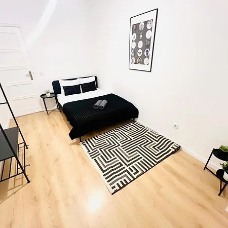 Хостел Rooms, Ideal Location For Tourists