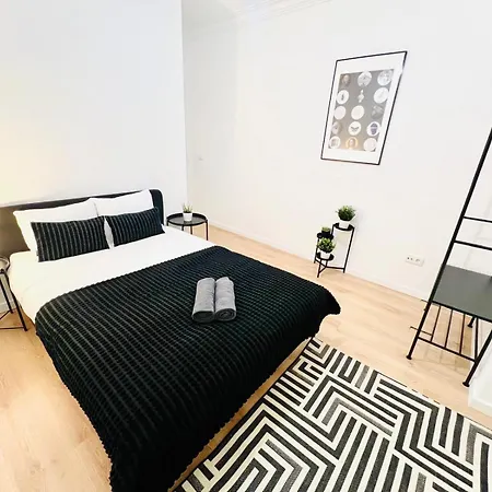 Rooms, Ideal Location For Tourists