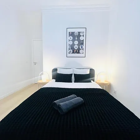 Rooms, Ideal Location For Tourists *