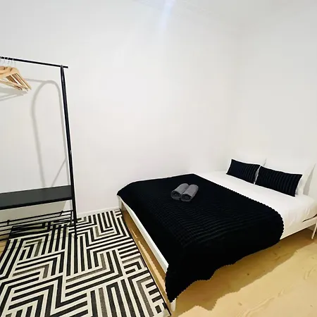 Rooms, Ideal Location For Tourists