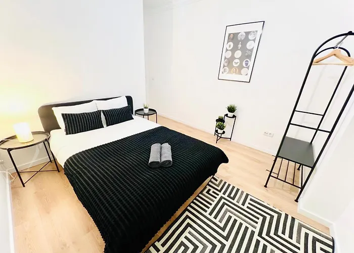 Rooms, Ideal Location For Tourists