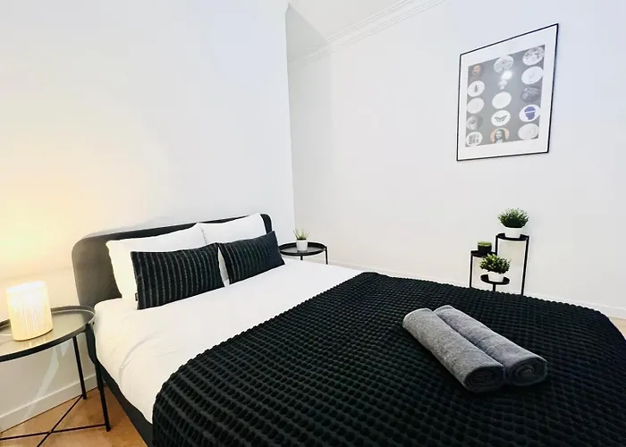 Hostel Rooms, Ideal Location For Tourists