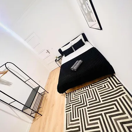 Hostel Rooms, Ideal Location For Tourists *