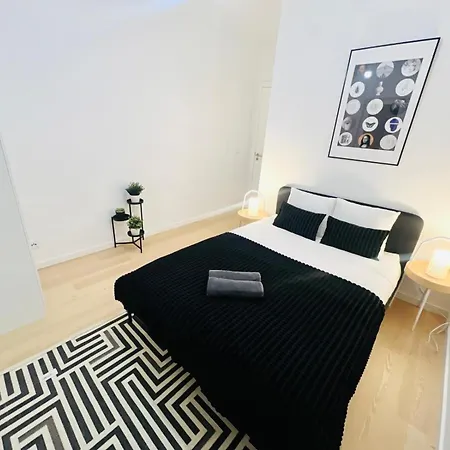 Hostel Rooms, Ideal Location For Tourists