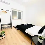 Rooms, Ideal Location For Tourists Hostel