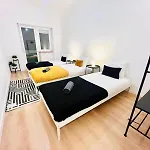 Hostel Rooms, Ideal Location For Tourists