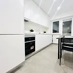 Hostel Rooms, Ideal Location For Tourists