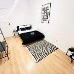 Hostel Rooms, Ideal Location For Tourists
