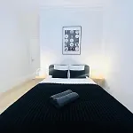 Rooms, Ideal Location For Tourists *