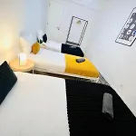 Hostel Rooms, Ideal Location For Tourists *