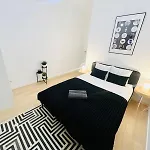 Hostel Rooms, Ideal Location For Tourists