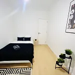 Rooms, Ideal Location For Tourists Hostel