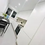 Hostel Rooms, Ideal Location For Tourists