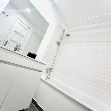 Rooms, Ideal Location For Tourists 旅馆 *